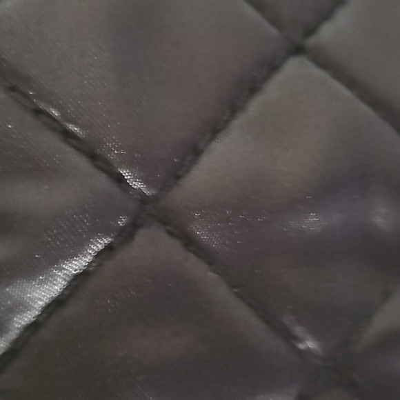 NHL | NWT Women's Black Quilted Rhinestone Logo Sports Fan Bag Vancouver Canucks - Picture 5 of 10